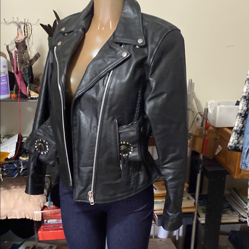 Black Leather (Xelement) Motorcycle Jacket with Gloves size 5